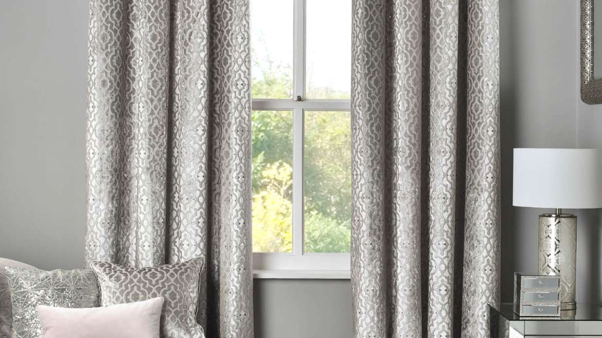 Curtain steam cleaning